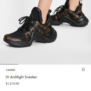 Louis Vuitton Arclight Pre owned with care